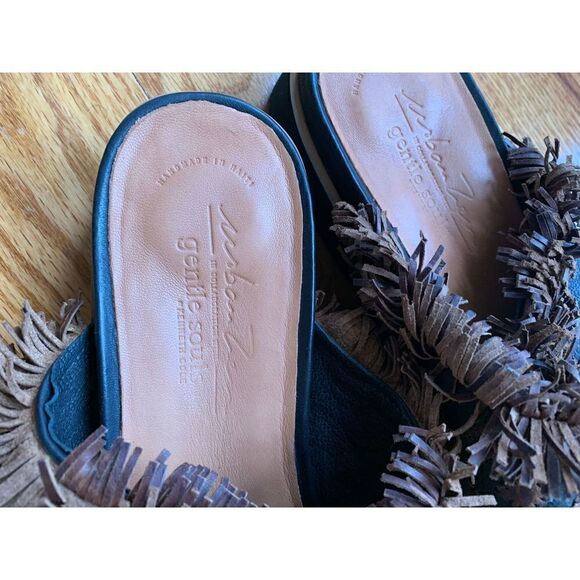 Rare Find! Gentle Souls by Kenneth Cole 🖤 - Picture 3 of 6